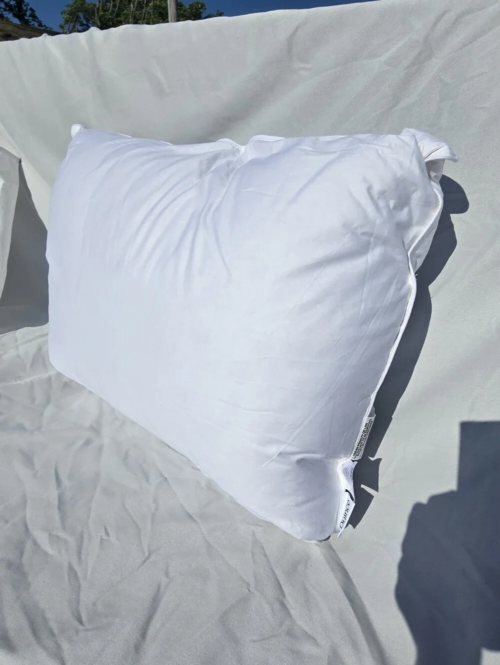 NWT Quince White Duck Down Premium Pillow Standard Medium
